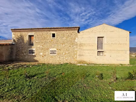 corps de ferme brut de plus de 378 m² sur 721 m² de terrain