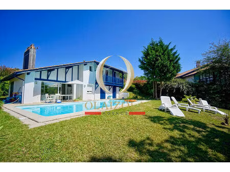 bassussarry - maison avec piscine et accès golf dans environnement calme.