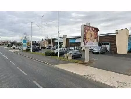 location commerce 115 m²