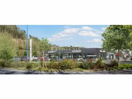 location commerce 390 m² à 489 m²