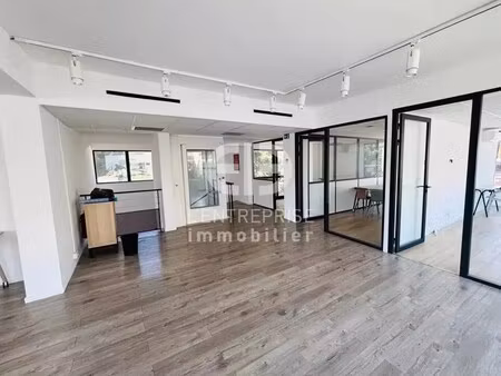 location commerce saint laurent du var 06700 530m²