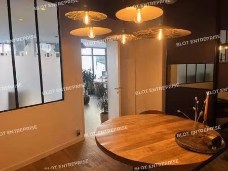 location commerce vannes 56000 75m²