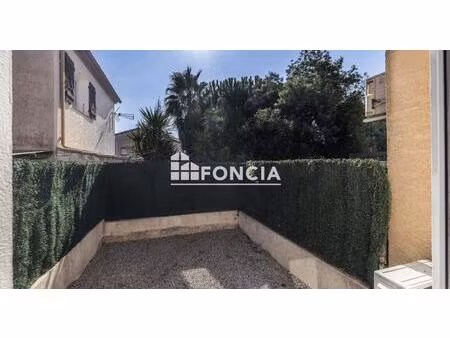 canet village – maison t2 traversante – jardin – parking – faibles charges – 1 5 km plage