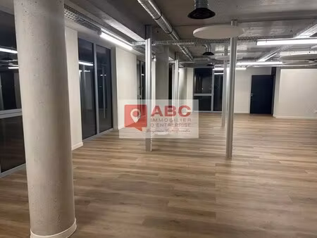 location bureaux 92 m² à 381 m²