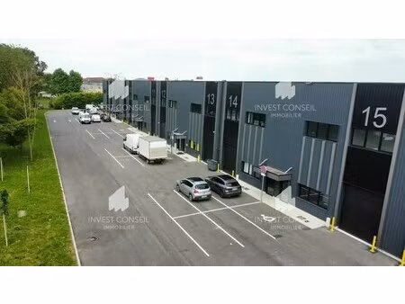 location local d'activités 268 m²