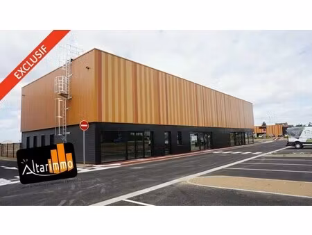 location local d'activités 240 m² à 2 700 m²