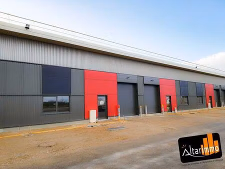 location local d'activités 262 m²