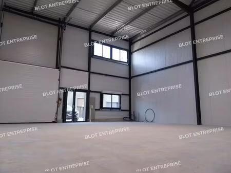 location local d’activités theix-noyalo 56450 123m² à 125m²