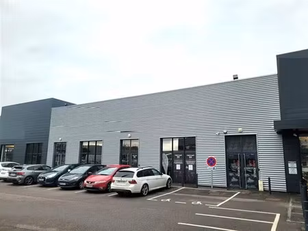 location commerce saint jean du cardonnay 855 m²