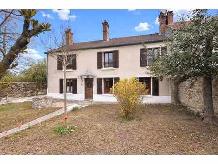 maison de caractere type f6 - 152 m2 hab - jardin 690 m2 - sous-sol total