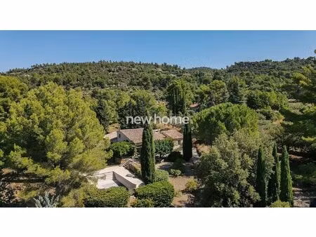 havre de paix au cœur de la nature avec vaste terrain arboré