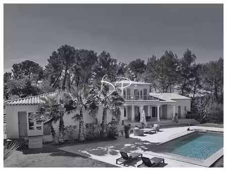 draguignan - propriété de 210 m² + 70 m² aménagés sur 5300 m² en situation dominante