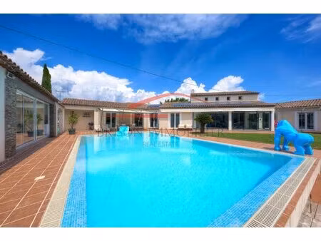 à vendre superbe villa contemporaine de plain-pied avec piscine et appartement indépendant