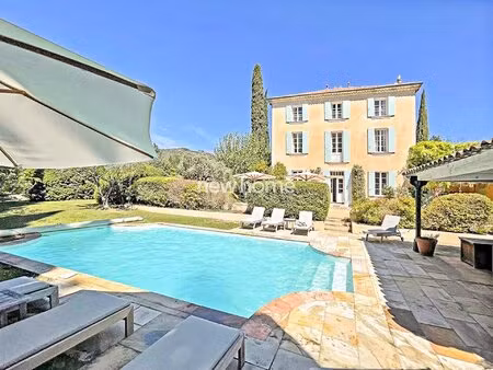 demeure d'exception à salernes : 7 chambres  ascenseur et parc de 5 800 m²