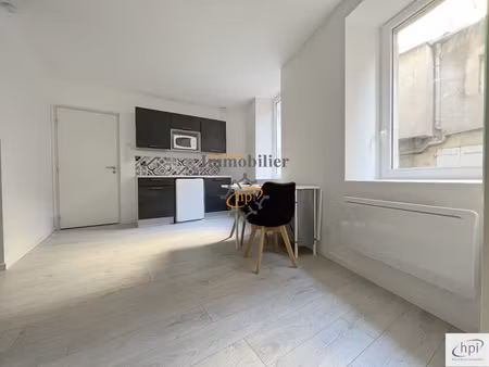 location studio équipé avec mobilier  en 1er étage  saint af