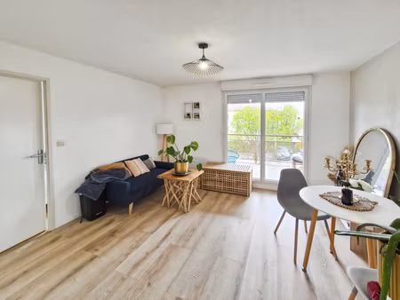 appartement t2 meublé avec balcon et place de parking – auch