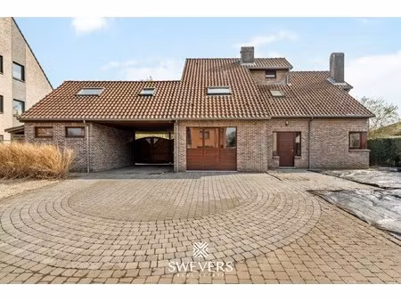 zeer ruime woning met praktijkruimte op 28a 69ca in heusden-zolder