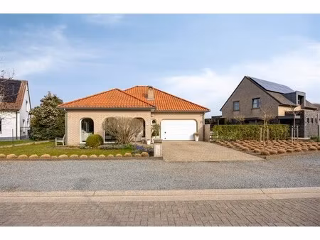 rustig gelegen open bebouwing met moderne afwerking