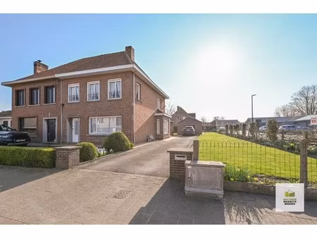 ruime hoekwoning met mogelijkheid tot 3 slaapkamers  garage en tuin in centrum wingene