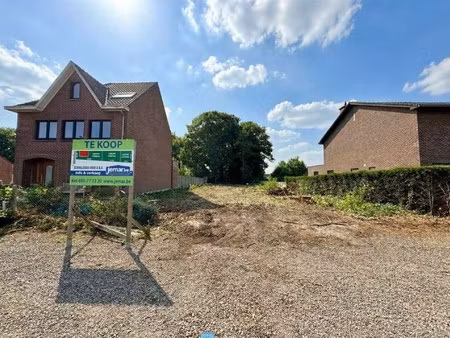 royale bouwgrond voor halfopen bebouwing van maar liefst 17a28ca!