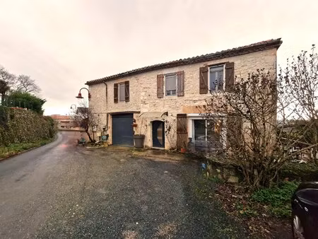 maison en pierre de village avec vues exceptionnelles et fort potentiel