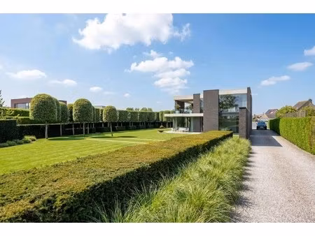 exclusieve villa op prachtig perceel grond te koop te leffinge!