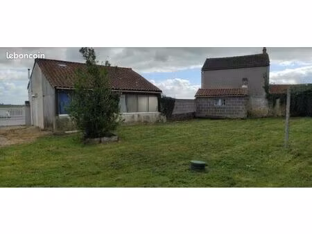 deux maisons sur une parcelle de terrain