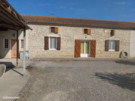 propriété avec grand terrain et double habitation – 250 000