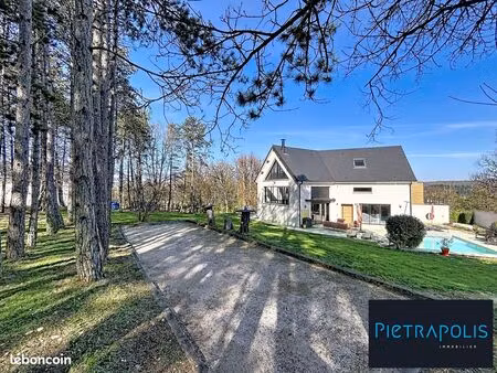 maison 8 pièces 232 m²