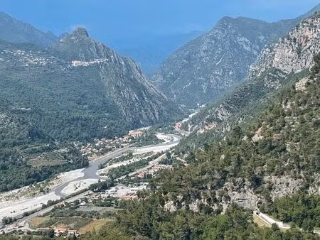 2 pieces+grenier amenageable+ 2 parcelles de terre