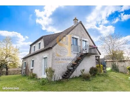 maison 8 pièces 161 m²