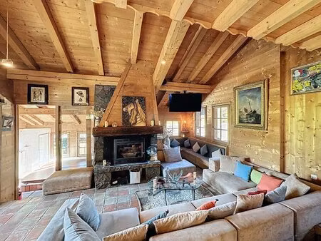 chalet bois à demi quatier