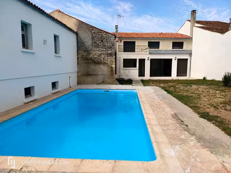 vente maison 11 pièces 207 m² saint-hilaire-de-villefranche (17770)