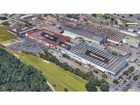 location entrepôt 28 000 m²
