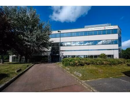 location entrepôt 742 m² à 3 277 m²