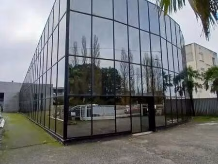 location entrepôt 640 m²