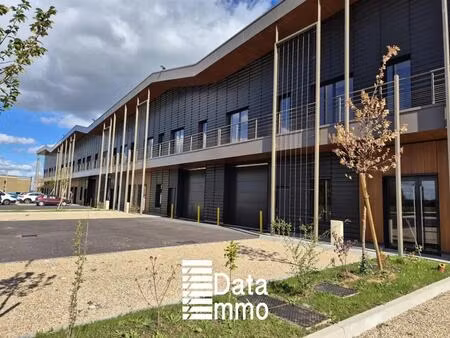 location entrepôt 407 m² à 1 979 m²