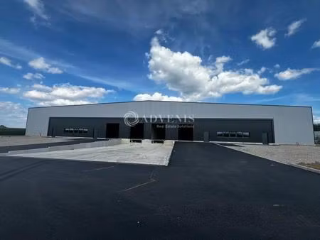 location entrepôt 1 879 m² à 3 859 m²