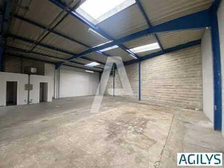 location entrepôt 236 m²