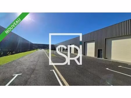 location entrepôt la roche blanche 63670 1398m²
