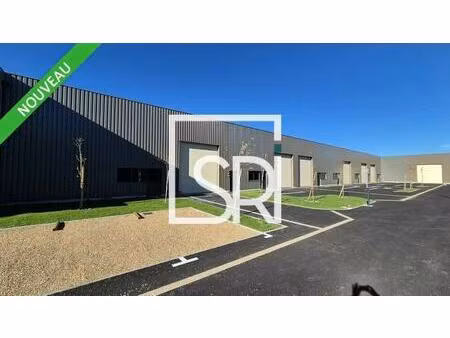 location entrepôt la roche blanche 63670 250m²
