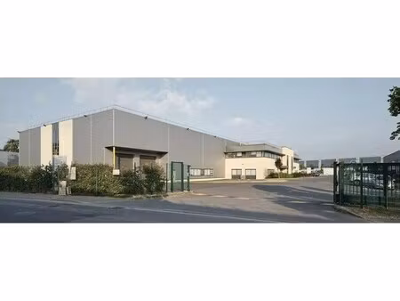 location entrepôt 2 500 m²