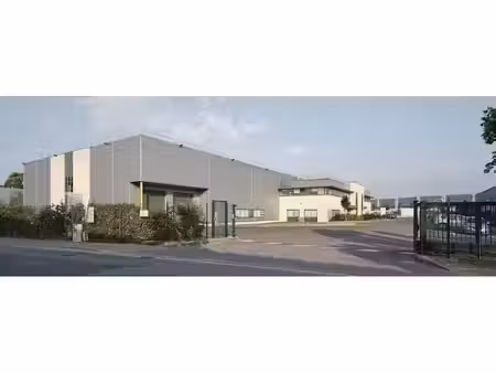 location local d’activités le mesnil-amelot 77990 2500m²