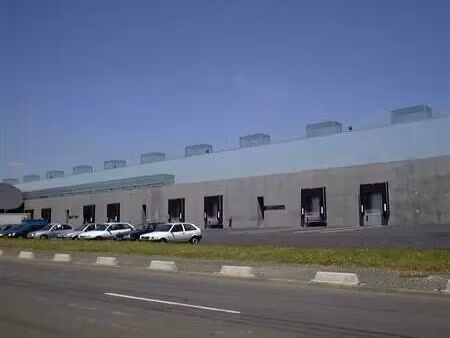 location entrepôt 3 000 m²