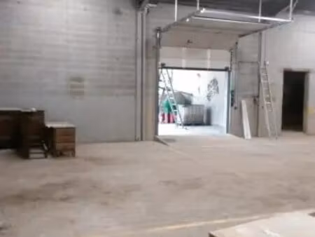 location entrepôt 450 m²
