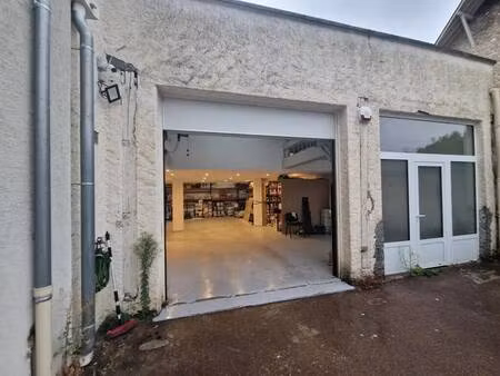location entrepôt 300 m²