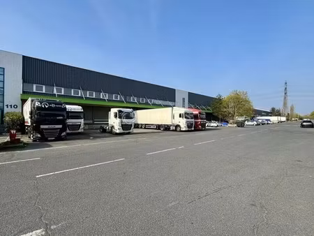 location entrepôt 5 913 m²