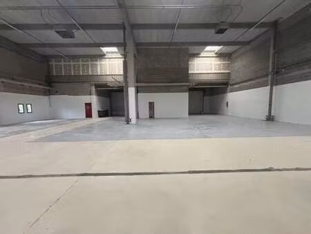 location entrepôt 1 057 m²