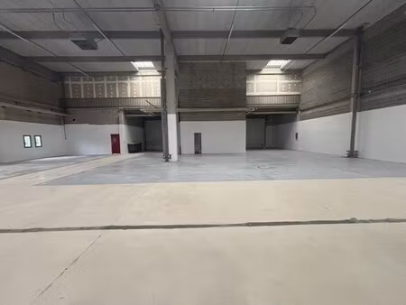 location local d'activités 1 057 m²