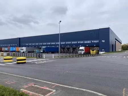 location entrepôt 6 152 m²